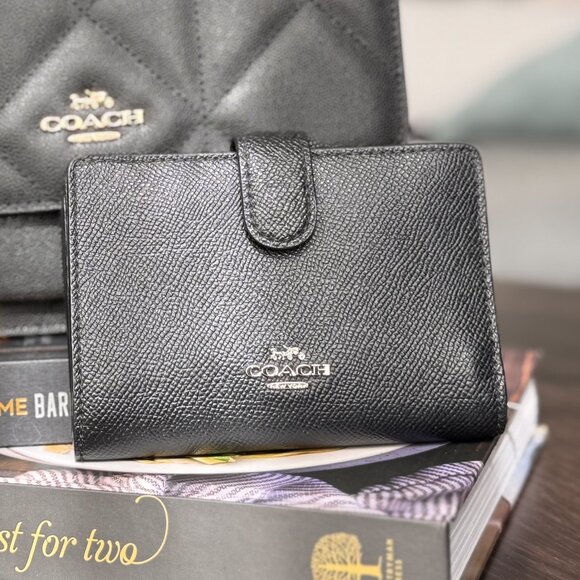 Coach - Crossgrain Leather Medium Corner Zip Wallet - Black - Picture 4 of 7